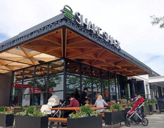 Old Orchard Shake Shack outdoor seating